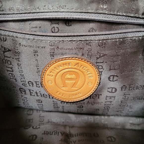 Vintage Etienne Aigner leather purse. - Picture 11 of 12